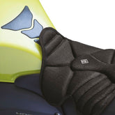 Coprisella COOL FRESH, un coprisella con rete Aero 3D. Design elegante per moto. Di TUCANO URBANO.